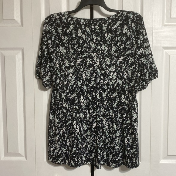 Lane Bryant black off white & pale green v-neck top shirt blouse size 18 / 20 - Picture 7 of 15